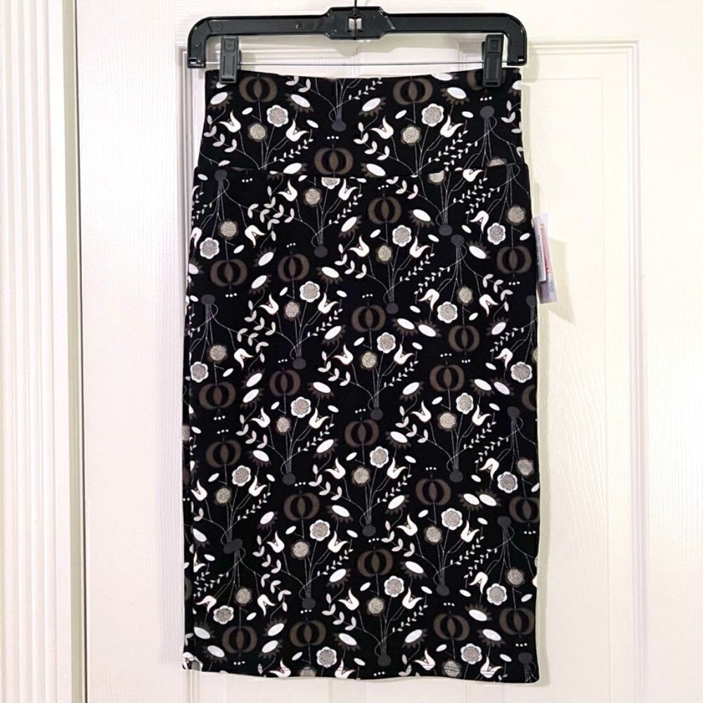 NWT LuLaRoe Cassie Black Tan White Floral Pattern Pencil Skirt Size XS